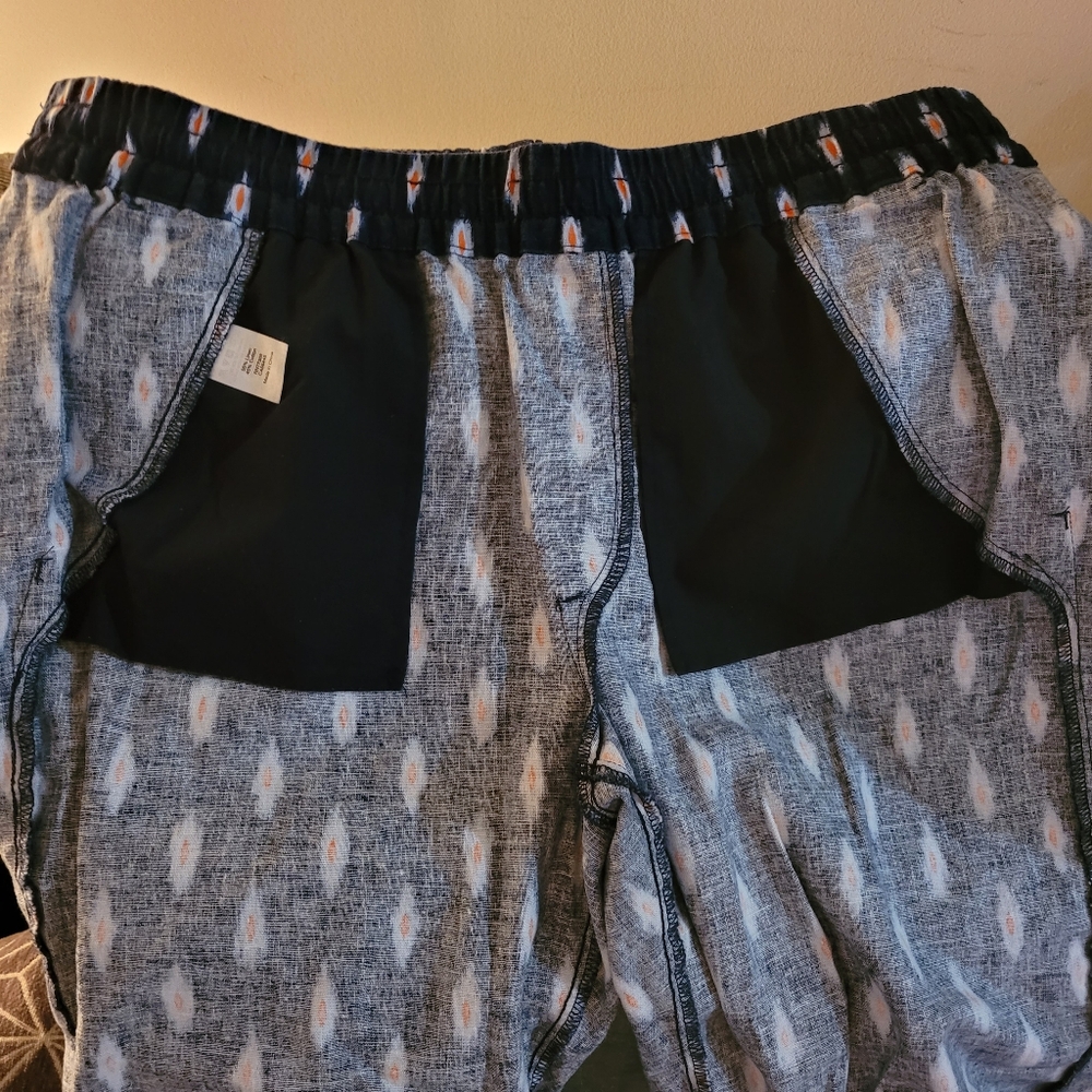 Peacock Patterned Linen Drawstring Ankle Pants - image 4